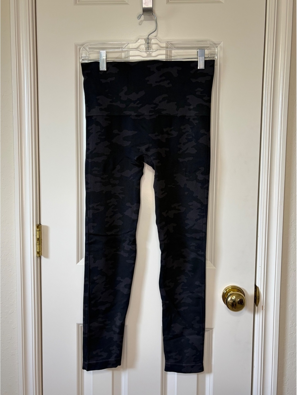Spanx Look At Me Now Camo Leggings size large